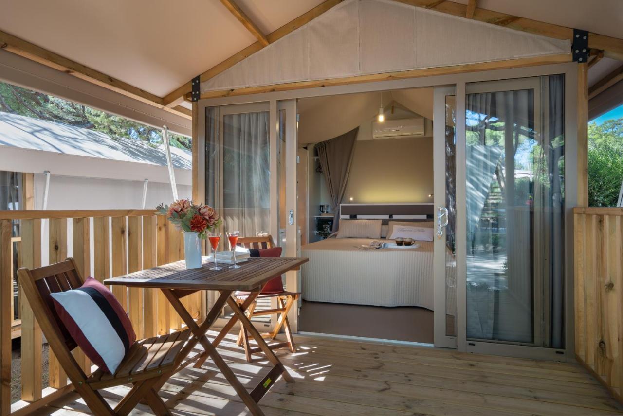 Camping Il Capannino Glamping Village Марина-ди-Биббона Экстерьер фото